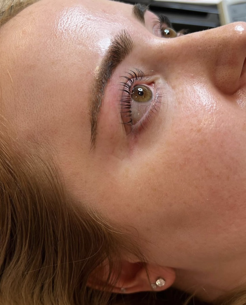 Lash lift before and after showing natural curl