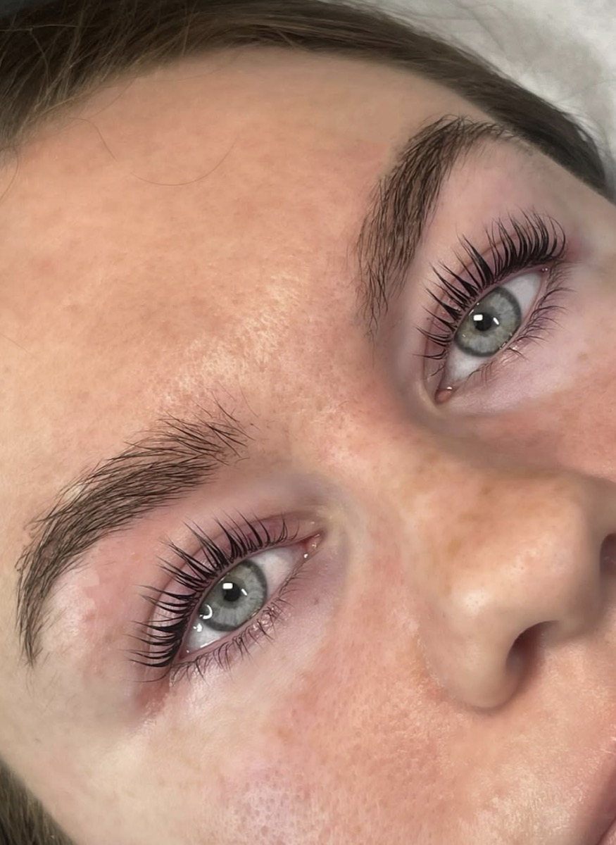 Lash lift close-up showing upward curl